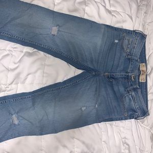 HOLLISTER JEANS. LIGHT & DISTRESSED.